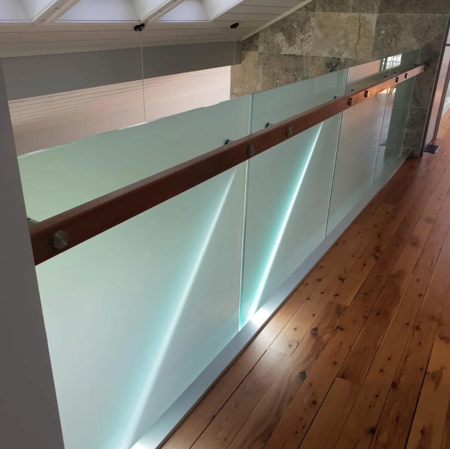 Standoff glass balustrade