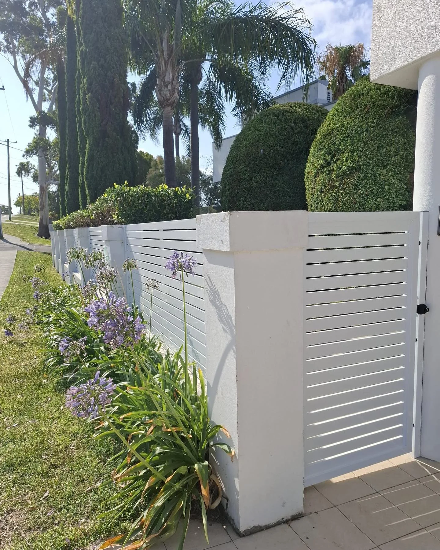 Aluminium fencing with entry gates