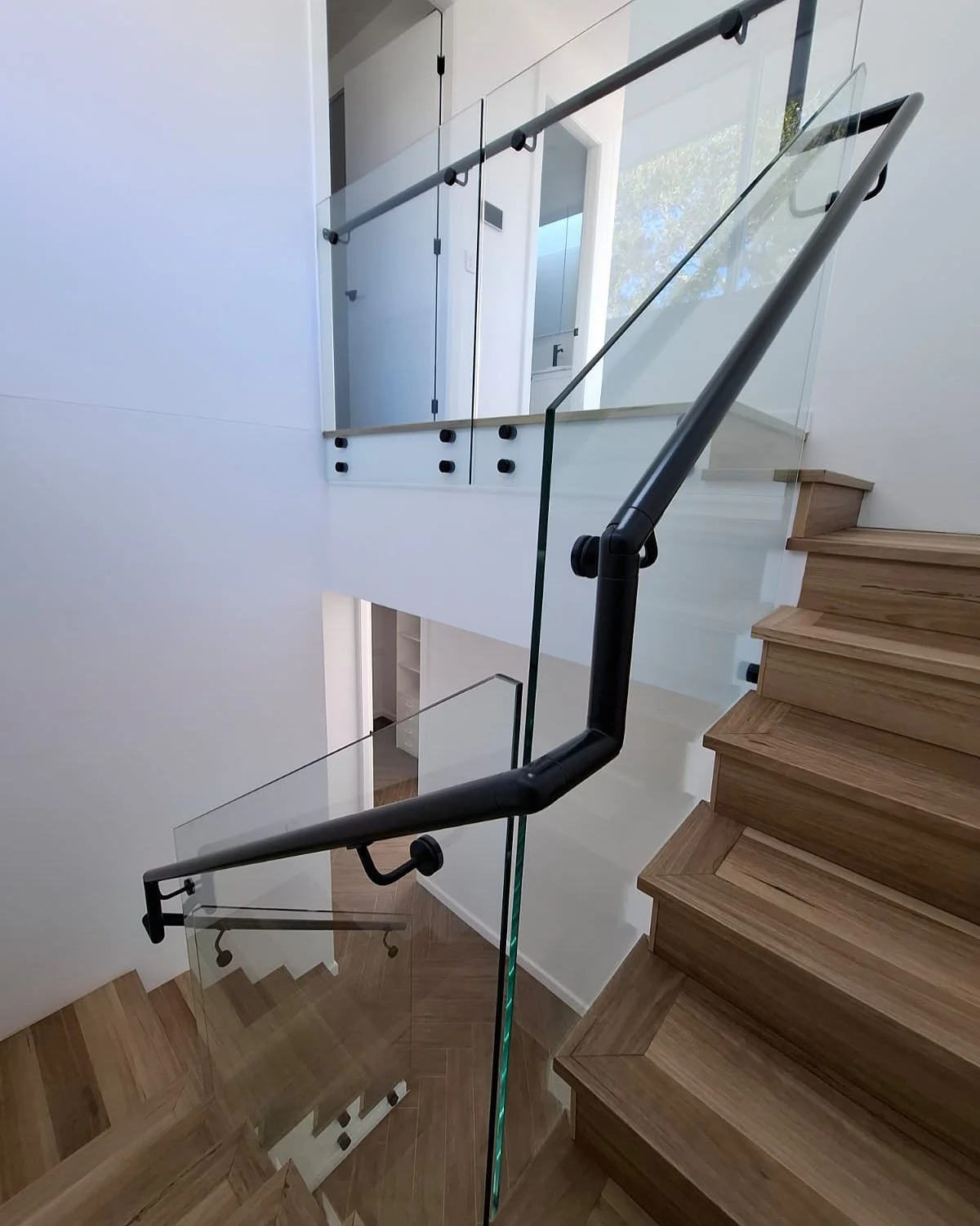 Custom made frameless staircase