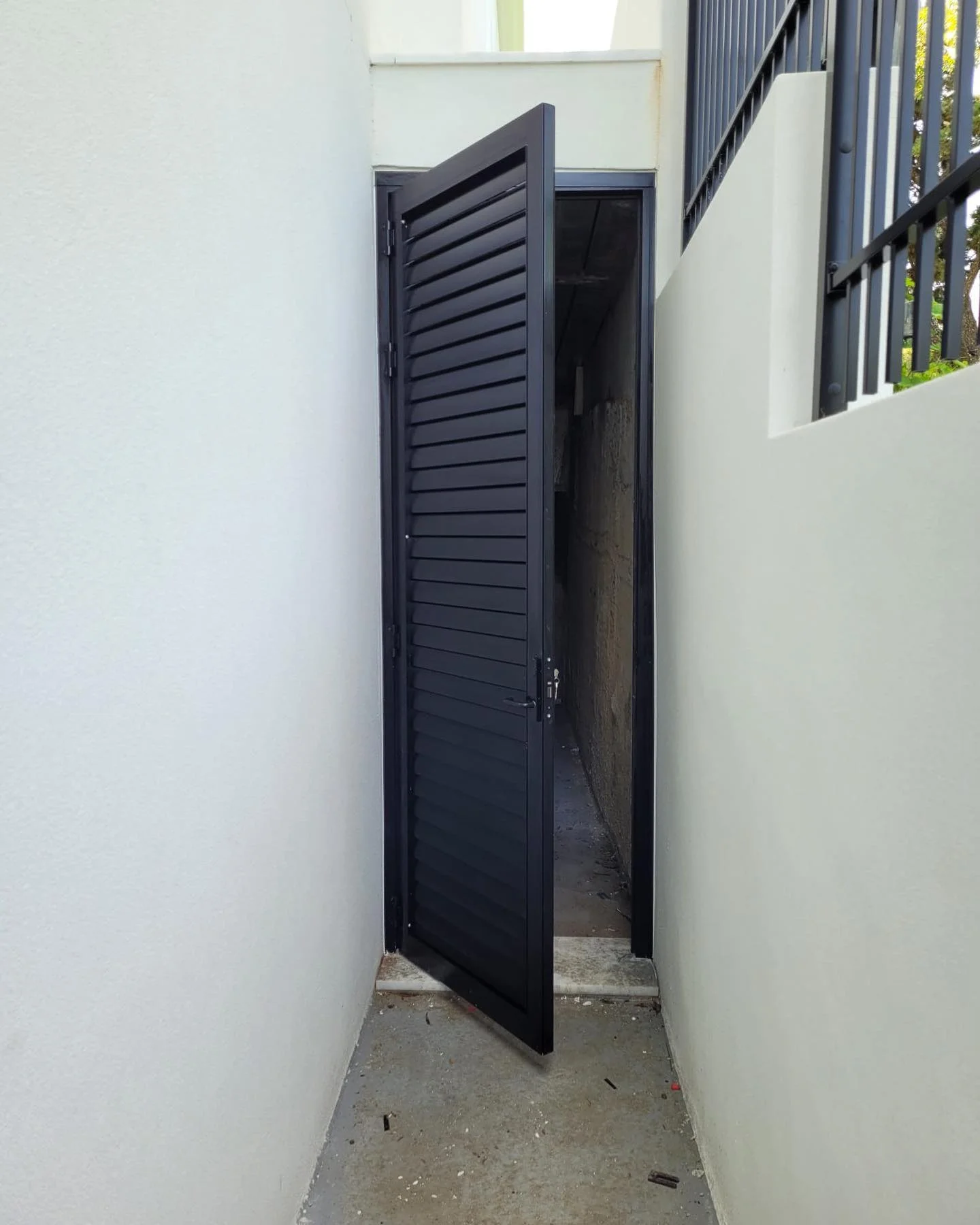 Aluminium gates