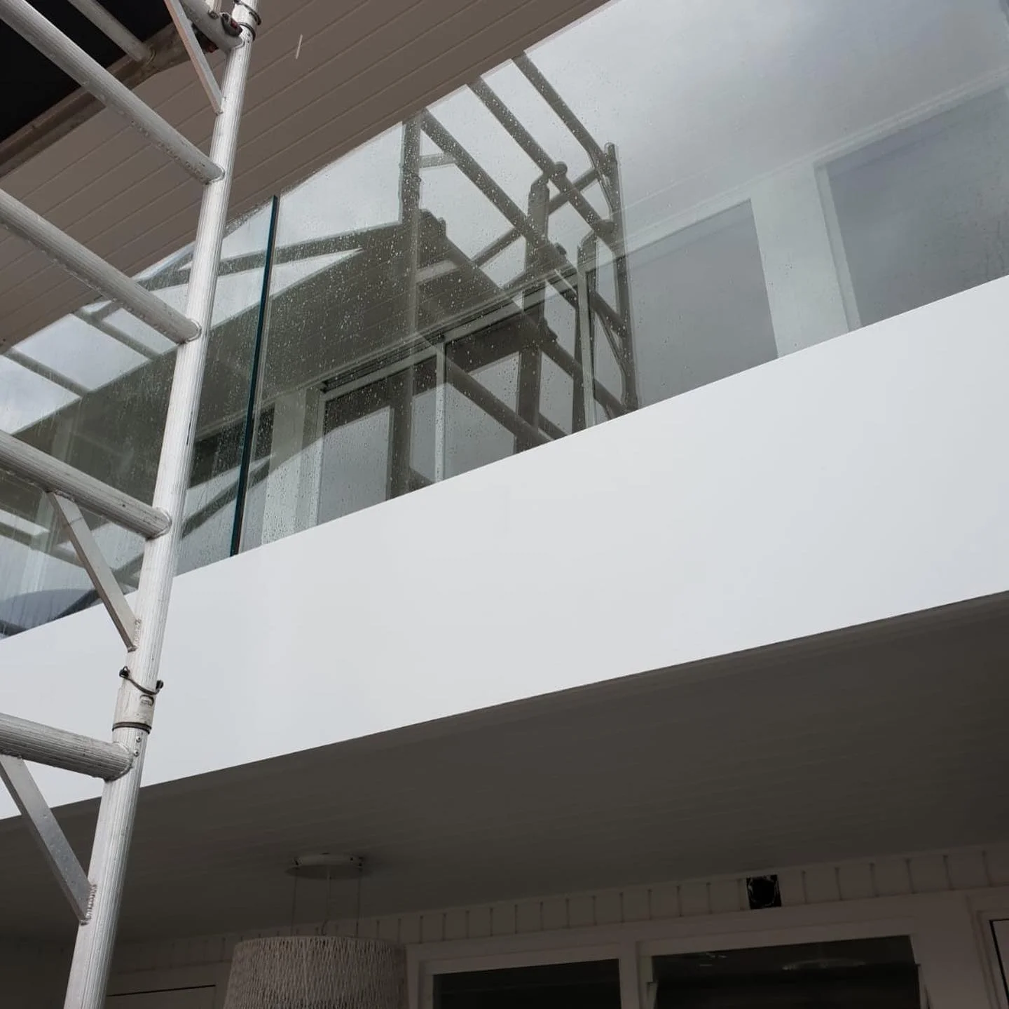 Glass balustrade with custom made alucobond flashing