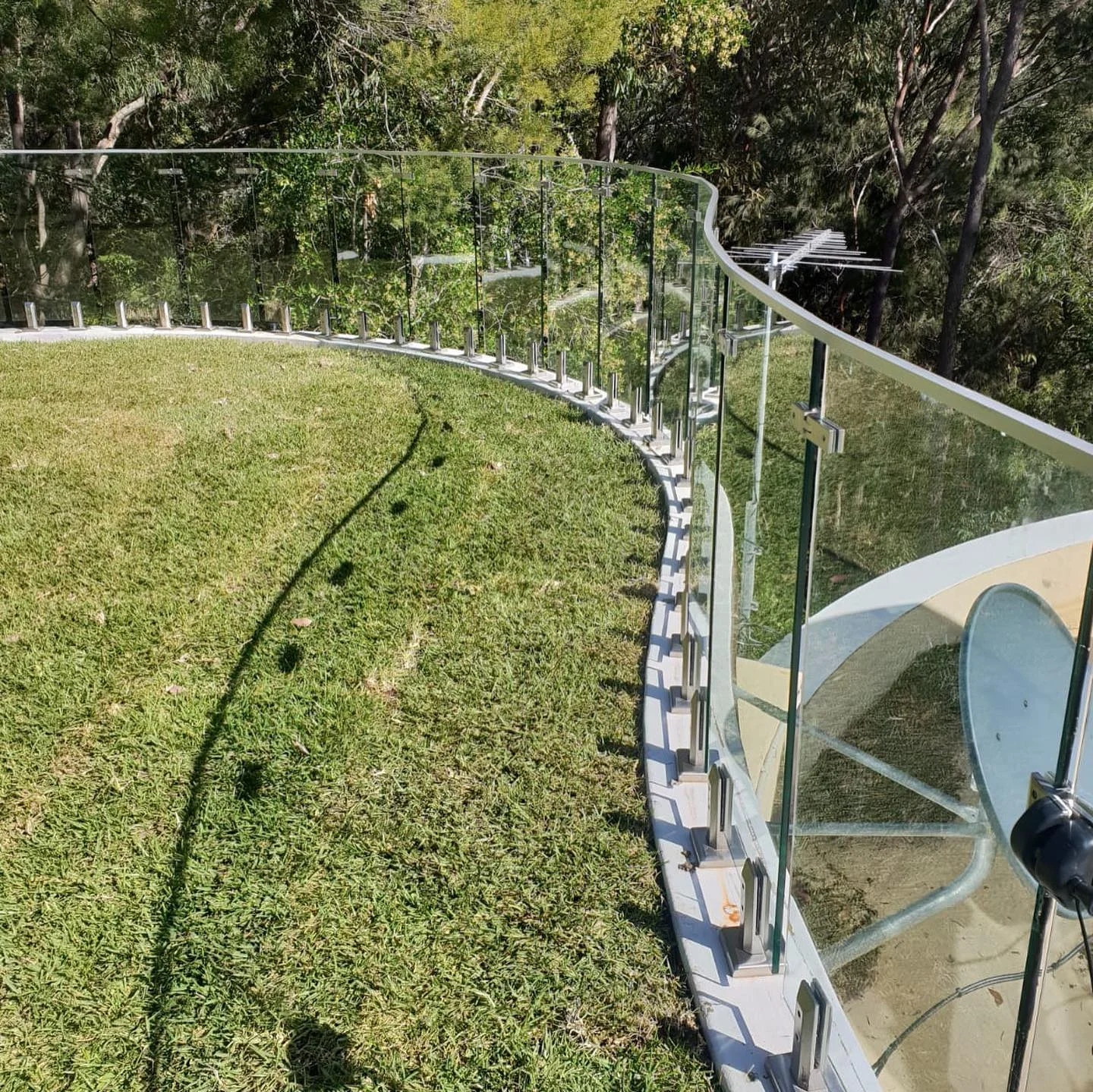 What do you think of this rooftop glass balustrade?