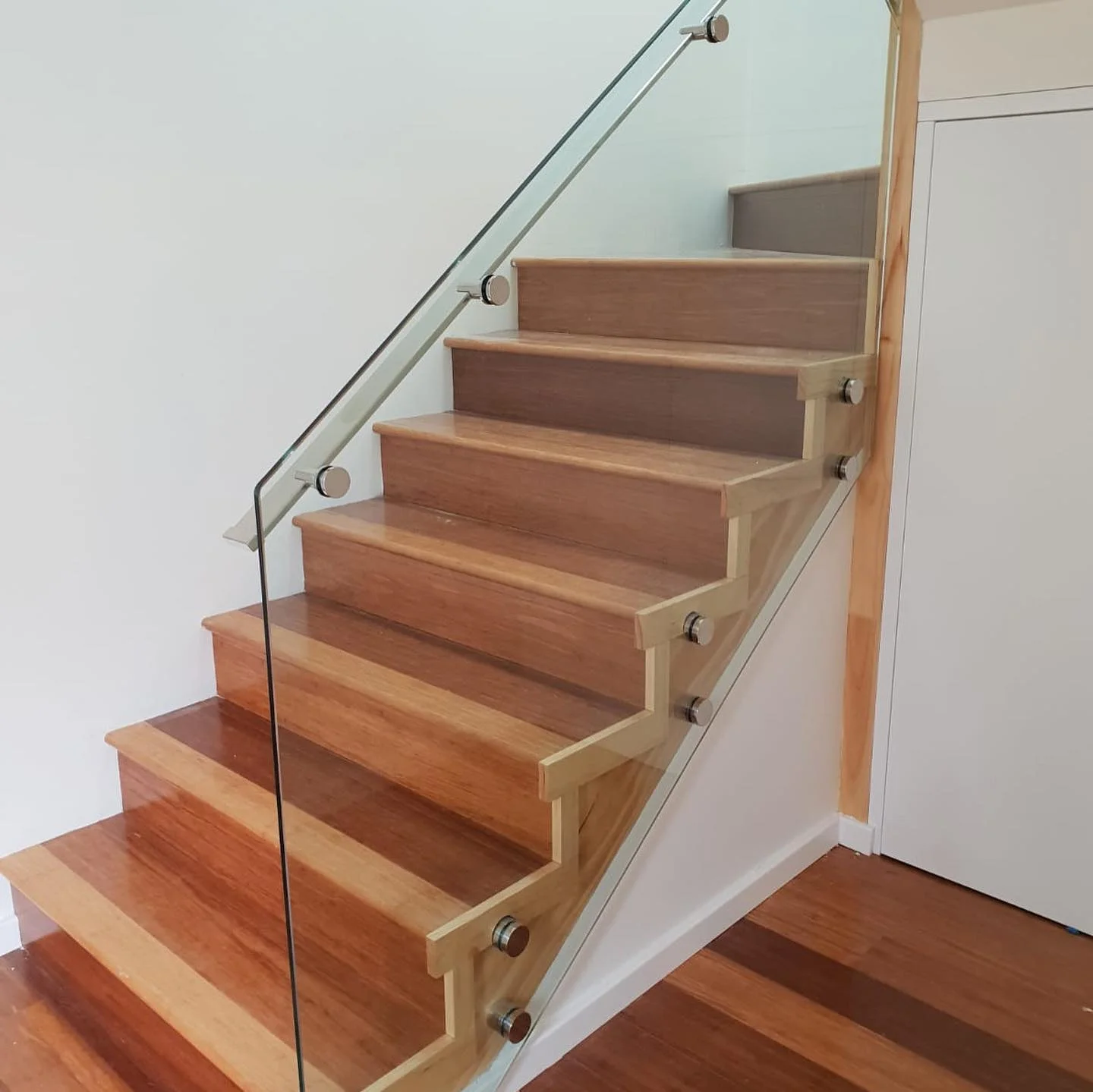 Glass balustrade stairs