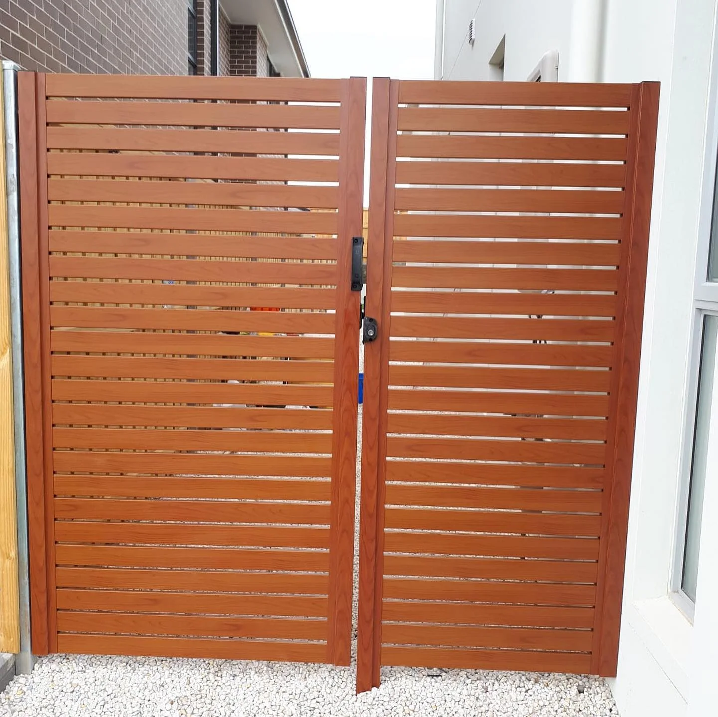 Aluminium gates
